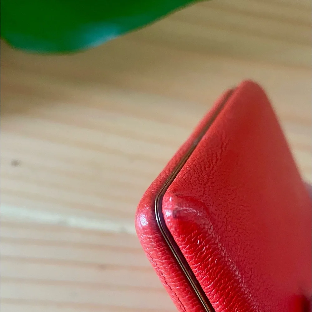 Dunhill cigarette red